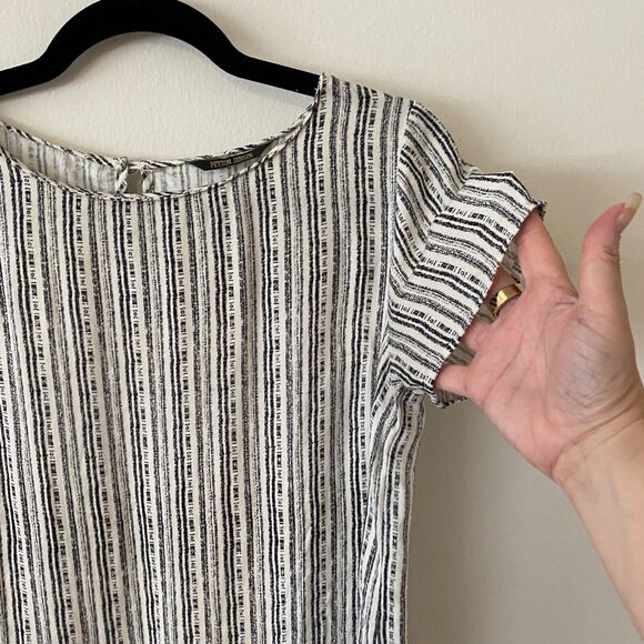 Peyton Jensen Cream & Black Vertical Stripe Round Neck Key Hole Back Blouse XS - Picture 8 of 10
